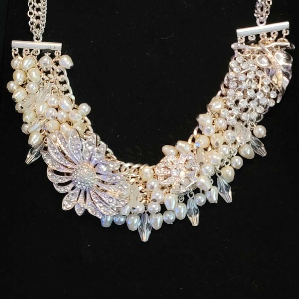 AMERICAN GLAMOUR PEARL CLUSTER ADJUSTABLE NECKLACE- BEAUTIFUL